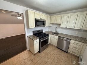 Building Photo - 104 S Hyde Ave
