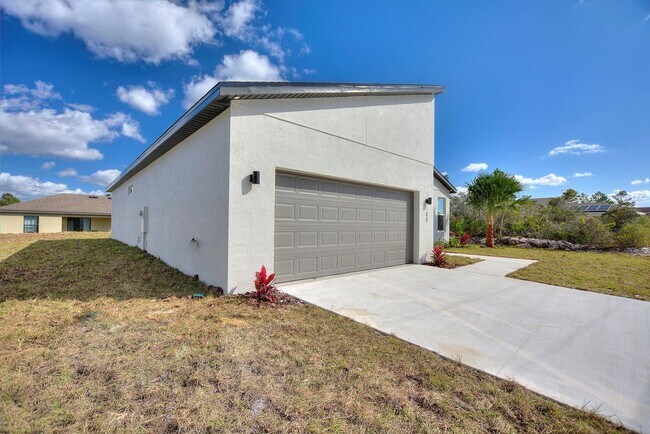 Foto del edificio - BRAND NEW Home! Modern, energy efficient h...