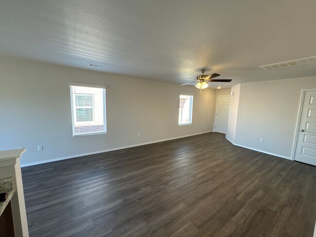 Foto del edificio - Three Bedroom | Two Bath Home in Barberry Court