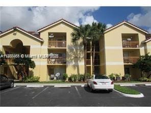 Foto principal - 7680 Westwood Dr