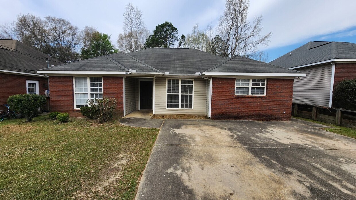 1966 Knowles Rd, Phenix City, AL 36869 Room for Rent in Phenix City