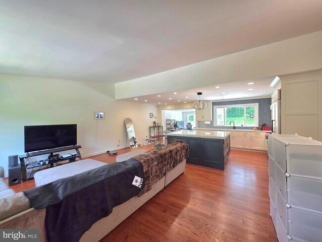 Foto del edificio - 8300 Beech Tree Rd