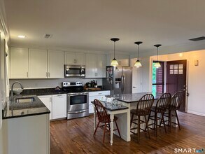 Building Photo - 139 Hollister Way N