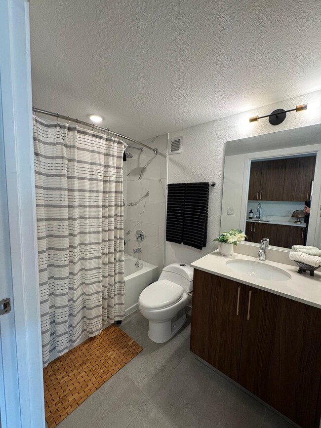 Building Photo - 1161 W 46th St