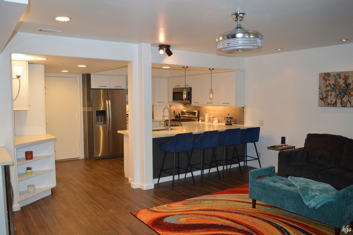 Foto principal - 2BD Ground Floor Condo in Gated Gardens Po...