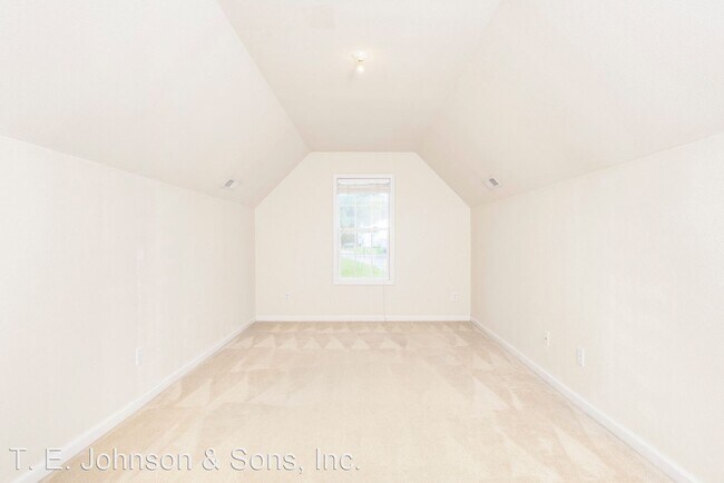 Foto del edificio - 3 br, 2 bath House - 5190 Queensway Road