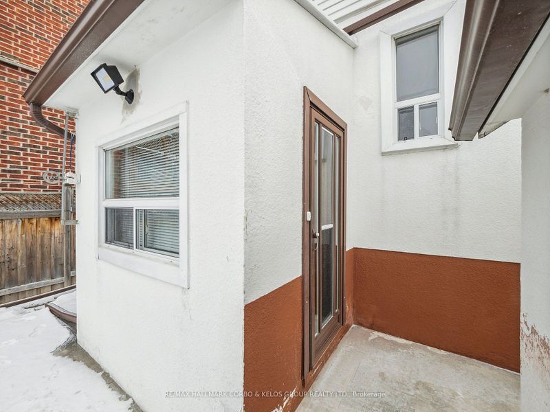 Primary Photo - Bright newly renovated
