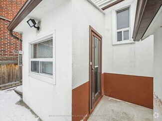 Building Photo - 1132 Glengrove Ave W