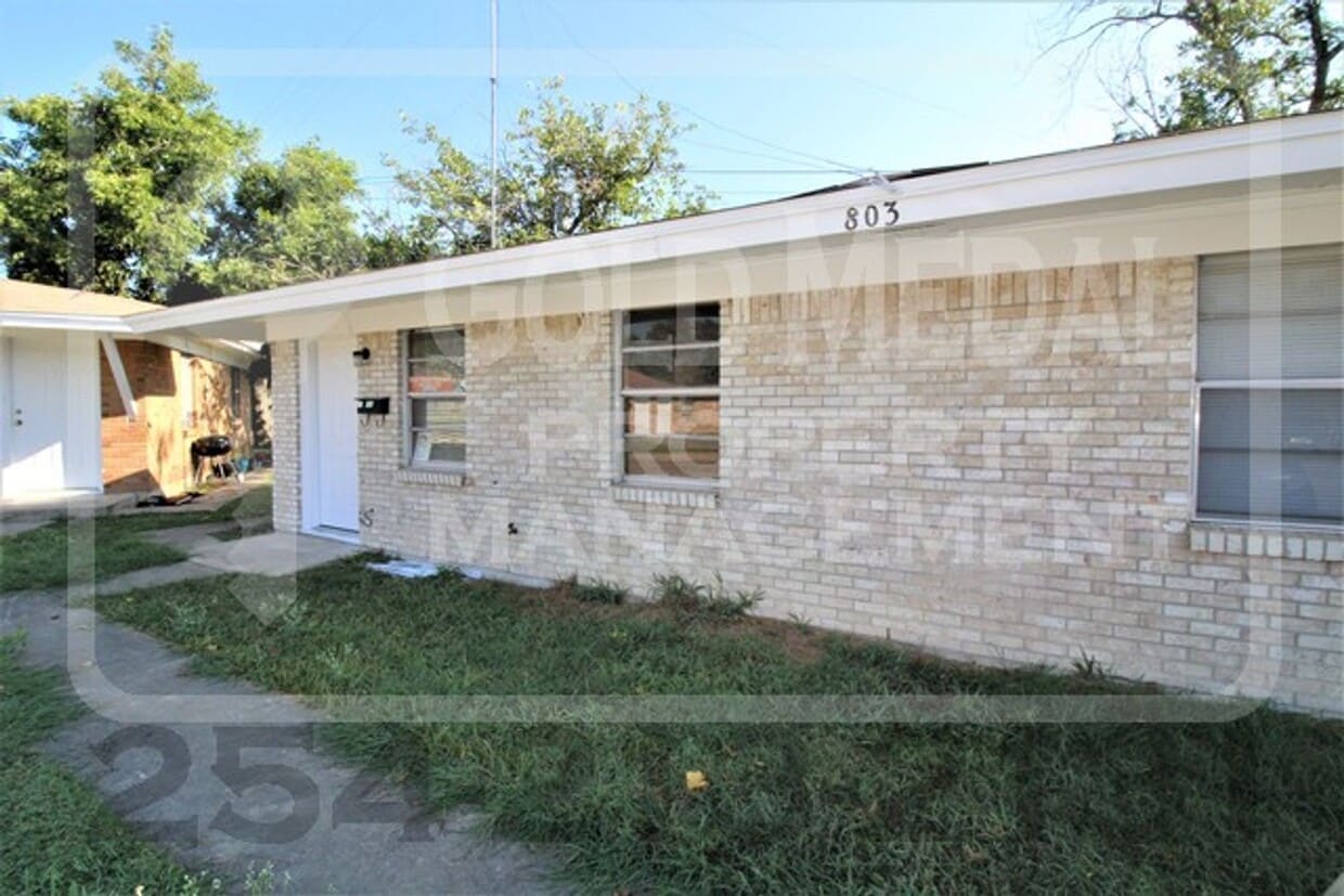 Primary Photo - 803 Pecan Cir
