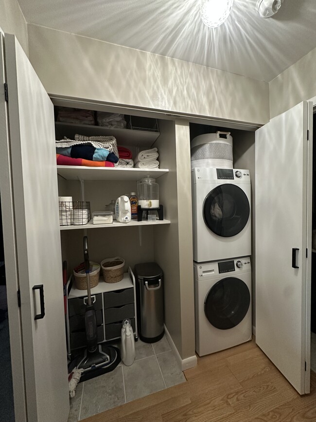 Laundry & Closet Space - 66 Ponwood Cir