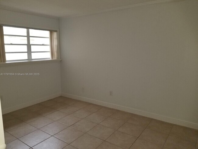 Building Photo - 8600 SW 109th Ave