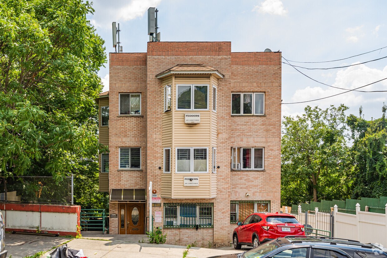 Foto del edificio - 72-34 45th Ave