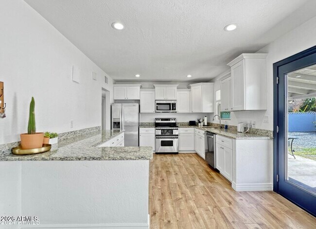 Foto del edificio - 1415 W 7th St