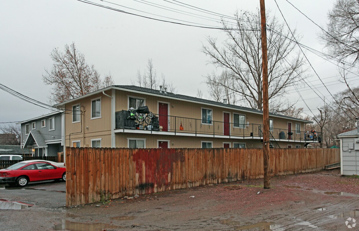 Building Photo - 636 Valley Rd