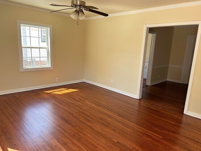 Foto del edificio - 3331 E 6th St