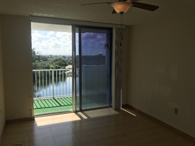 Foto del edificio - 1300 NE Miami Gardens Dr