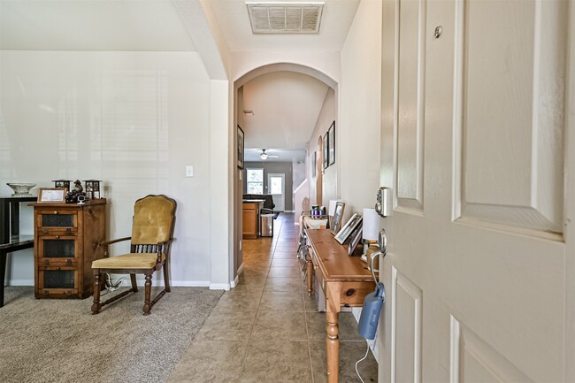 Building Photo - 2411 Lakecrest Town Dr