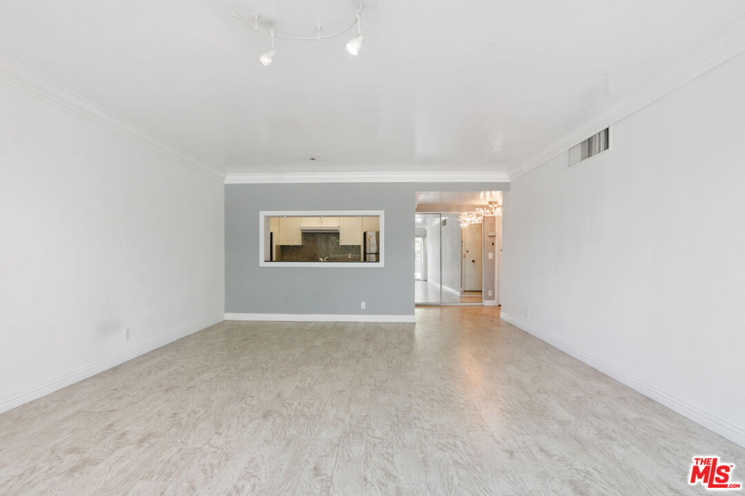 Foto principal - 10701 Wilshire Blvd