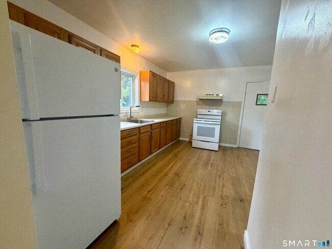 Building Photo - 40 Lincoln Ave