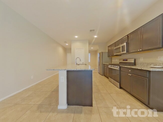 Building Photo - 31062 W Mulberry Dr