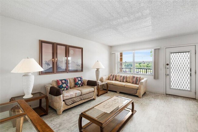 Building Photo - 551 SW 135th Ave