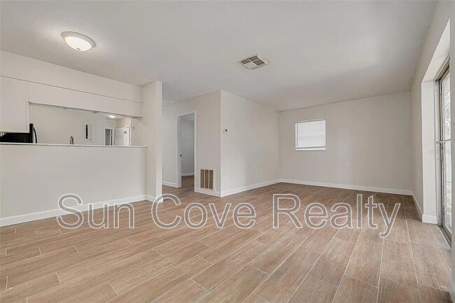 Building Photo - 7120 Oakwood Dr