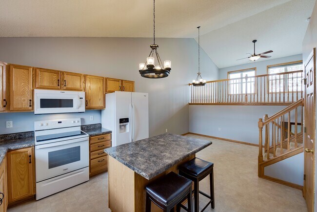 Building Photo - 1728 Ponderosa Ln