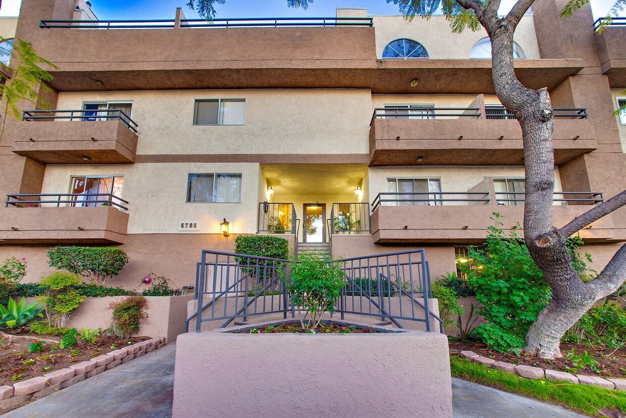 Primary Photo - 5760 Laurel Canyon Blvd