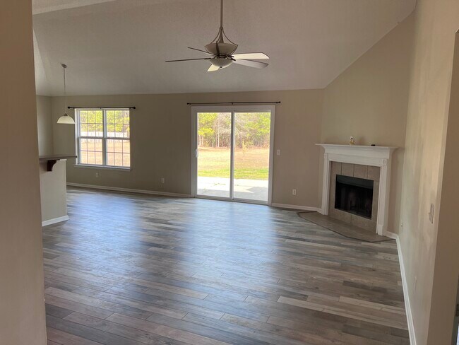 Viviendo - 110 Creekside Cir