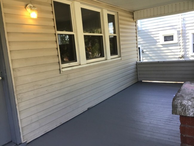 Building Photo - 3 BEDROOM 1 BATH SINGLE FAMILY IN AKRON