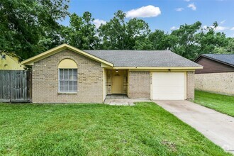 Building Photo - 10015 Valley Lake Dr