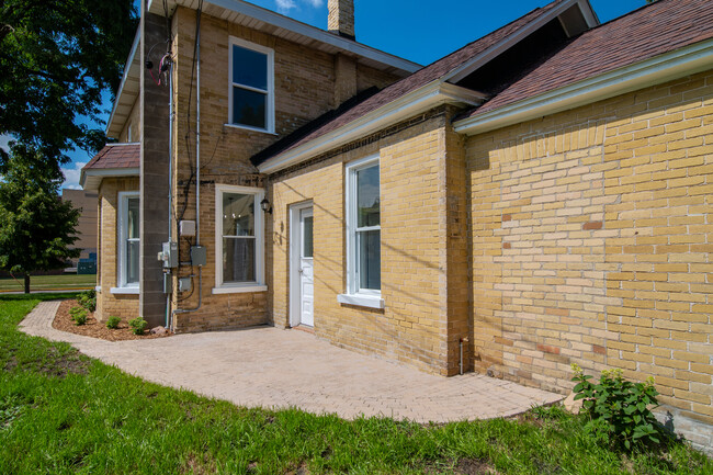 Brick Patio - 714 E Cook St