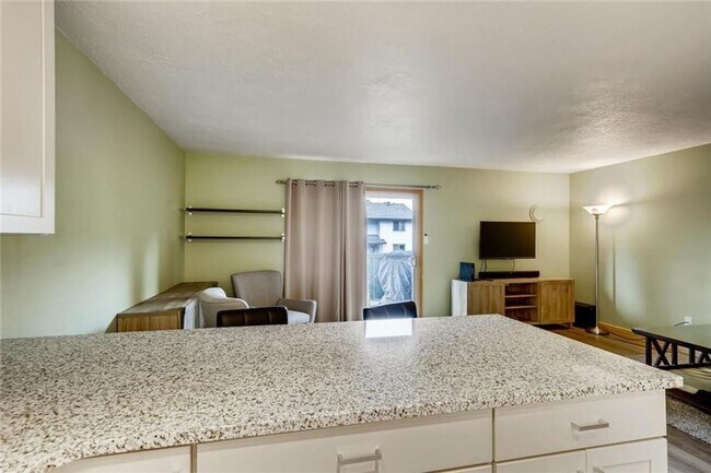 Foto del edificio - Long Term Rental - Dillon Valley West I205