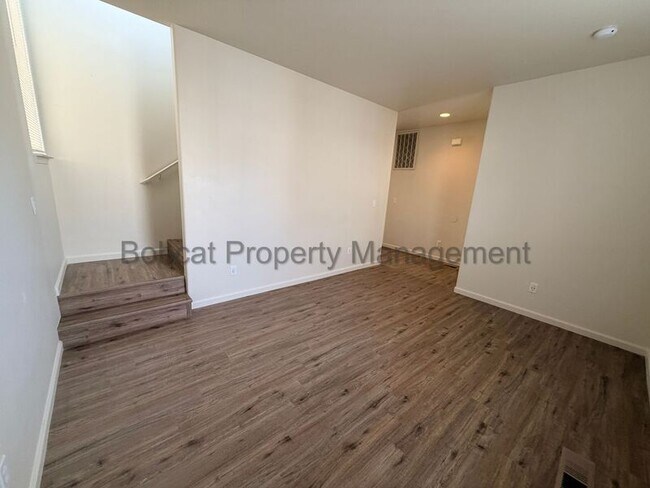 Foto del edificio - 1272 Woodside Dr