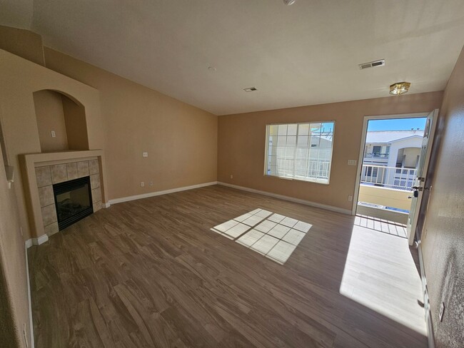 Building Photo - 3 Bed 2 bath Condo In 80916!!