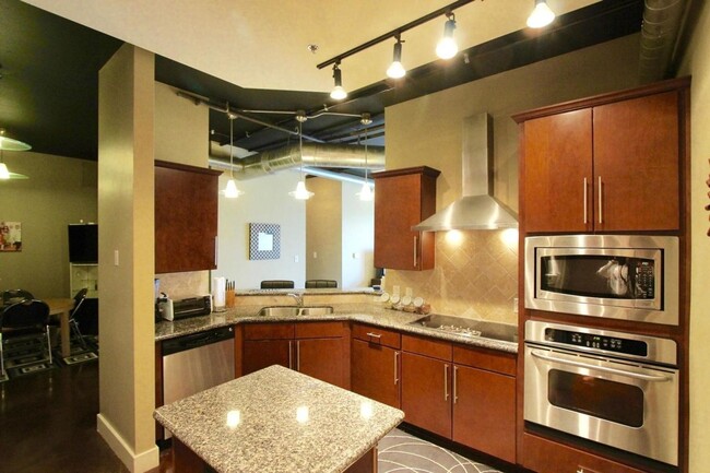 Foto del edificio - Awesome 2 Bedroom 2.5 Bath Condo in Excell...