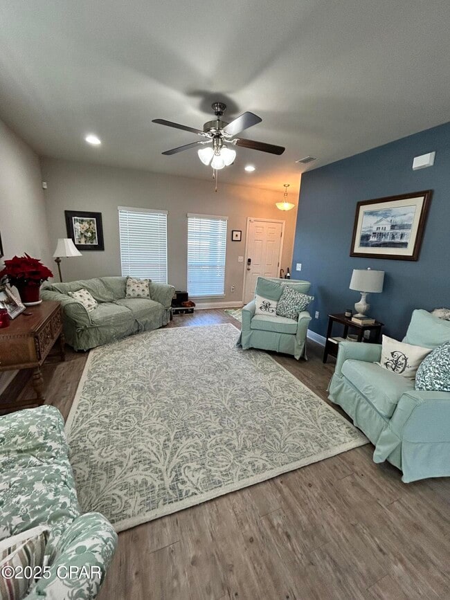 Foto del edificio - 103 Salt Marsh Wy