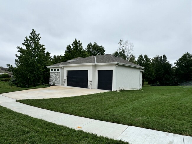 Foto del edificio - 1505 SW Heartwood Dr