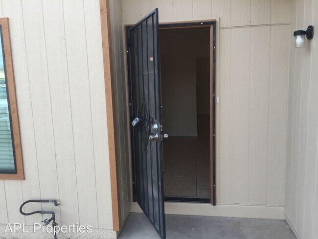 Building Photo - 3 br, 2 bath House - 9760 E. 33rd Street