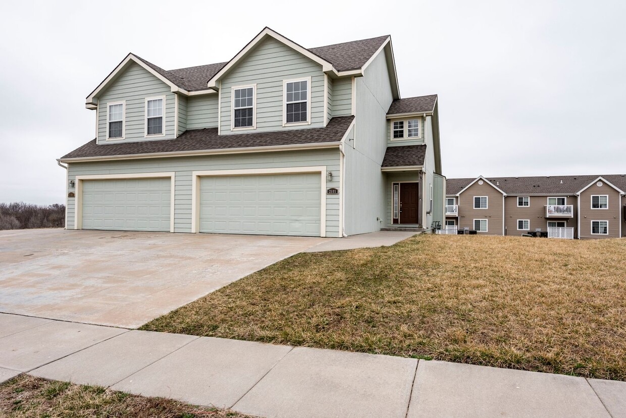 Primary Photo - Spacious Duplex with Fenced Yard