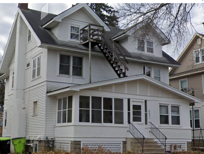 Building Photo - 842 1st St SW