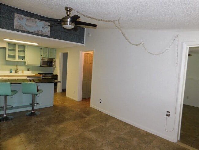 Building Photo - 485 7th Pl
