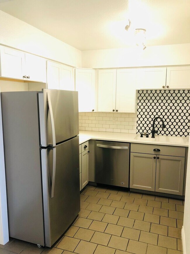 Building Photo - Desert Shores|Las Vegas 1 bedroom condo fo...