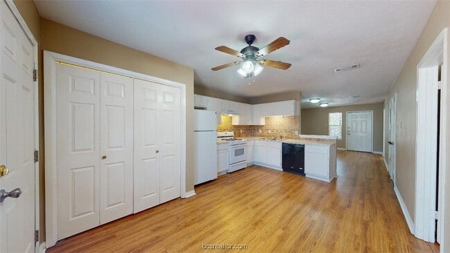 Building Photo - 805 San Pedro Dr
