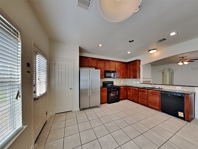 Foto del edificio - 9719 Bark Ridge Ln