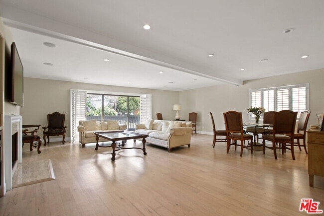 Foto del edificio - 1310 S Roxbury Dr