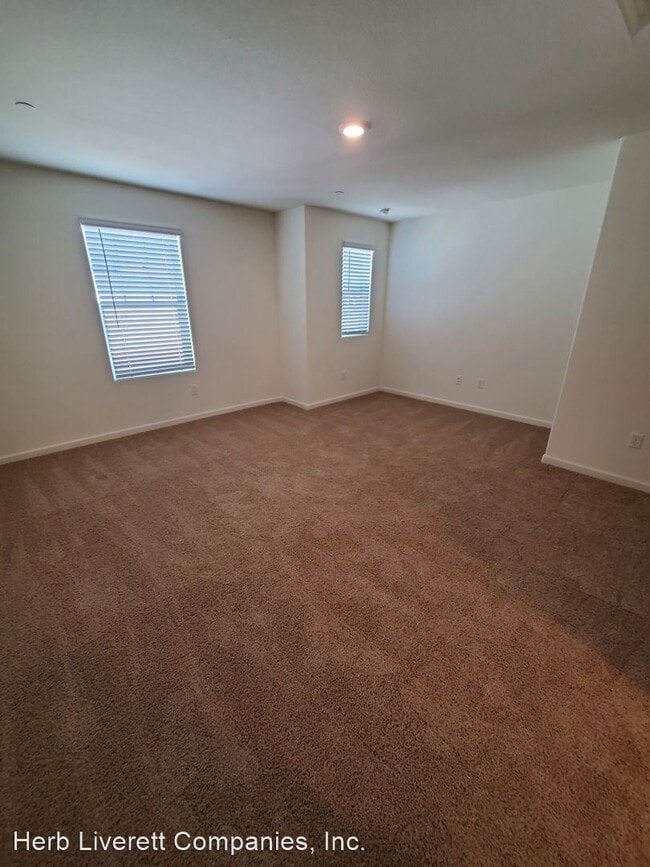 Building Photo - 3 br, 2.5 bath House - 5538 Claremont Court