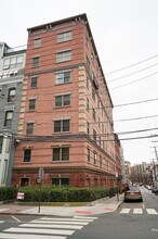Building Photo - 84 Bloomfield St