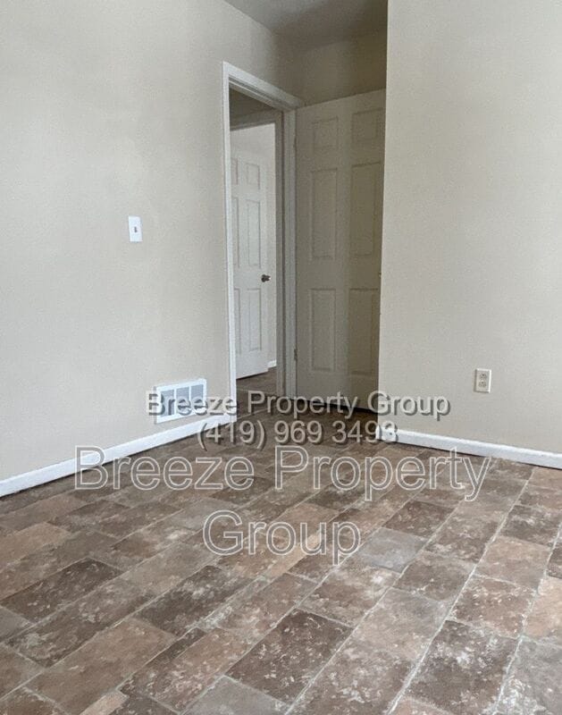 Building Photo - 57 W Warren Ave