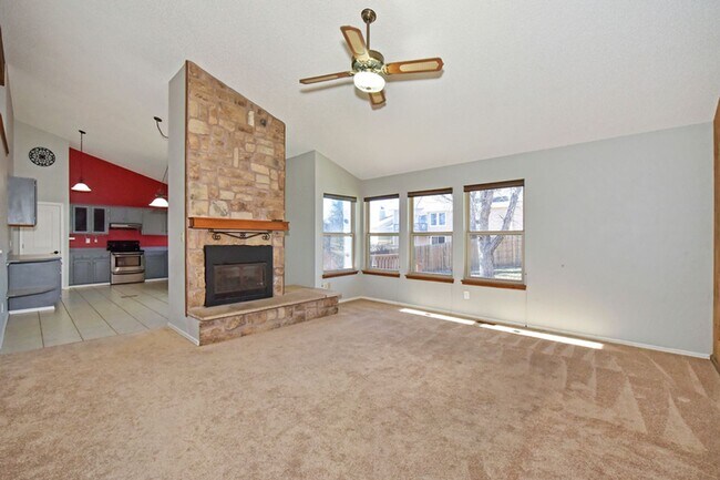 Building Photo - SPACIOUS home located in D-20!